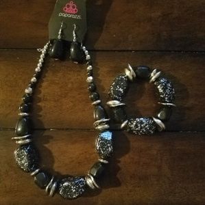 Necklace and bracelet set